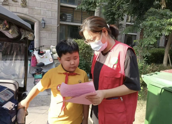 配资宝app官方网站 李营街道凤苑社区开展“保护视力 健康用眼”宣传活动
